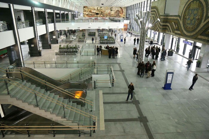 Временен кризисен център отвори врати вчера на централната жп гара